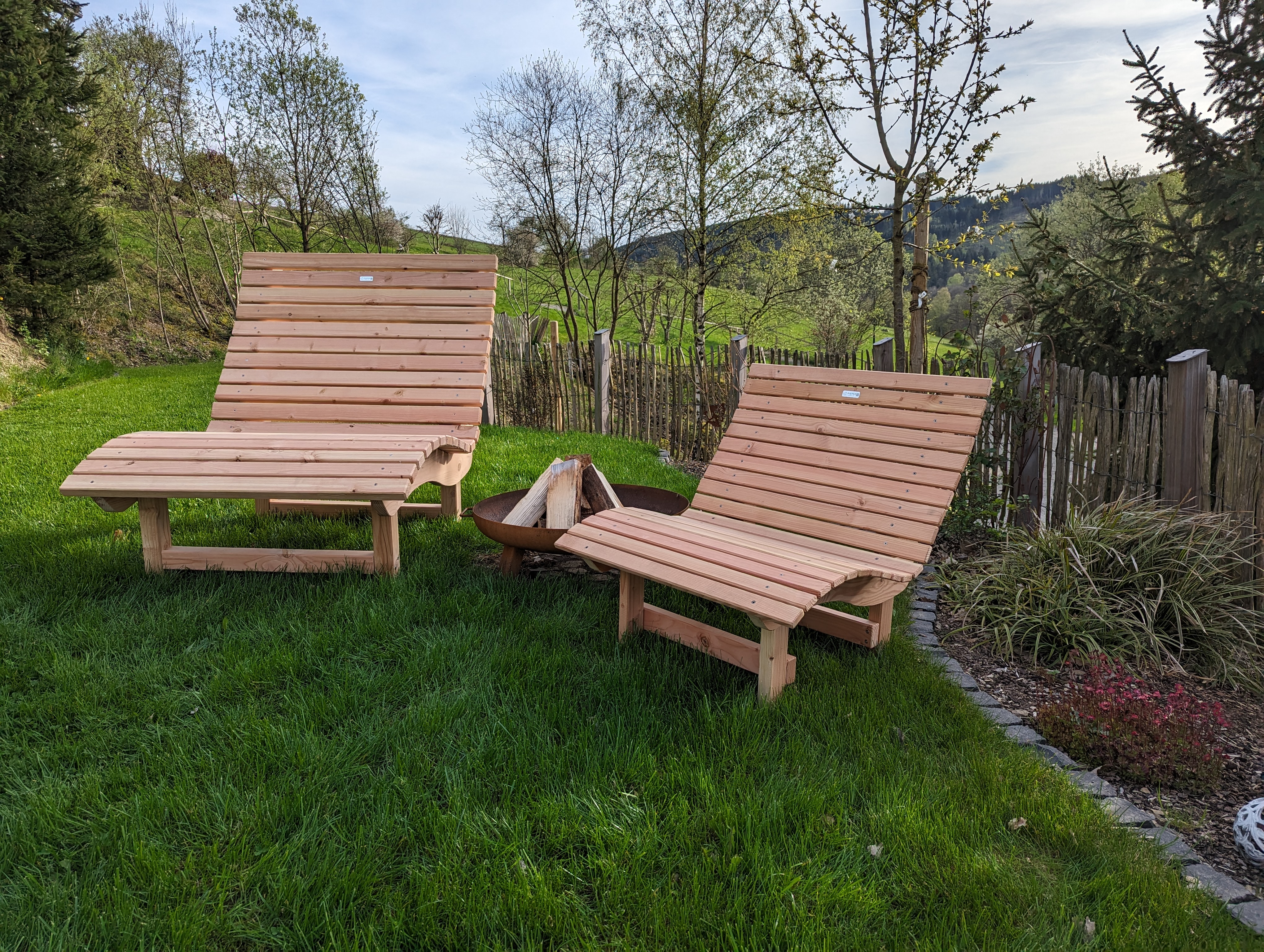 Gartenmöbel und Gartenobjekte